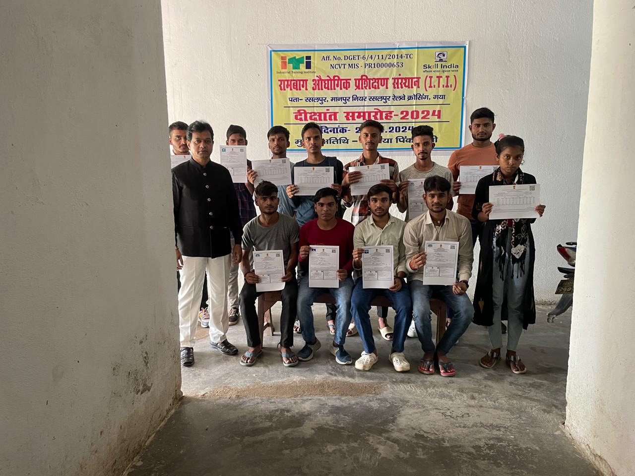 Certificate Distribution Photo 6